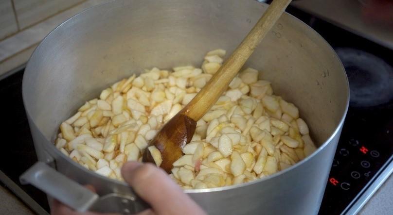 Яблучне варення з цукерками «Барбарис»
