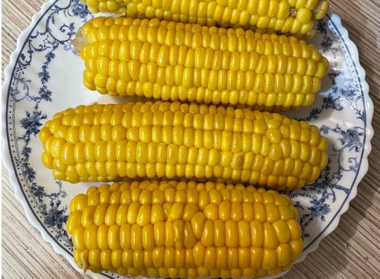 Настав час вареної кукурудзи. Як просто та смачно зварити кукурудзу