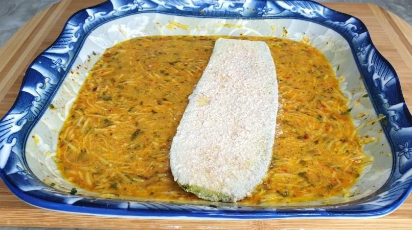 Соковиті кабачки у сирному клярі на сковороді