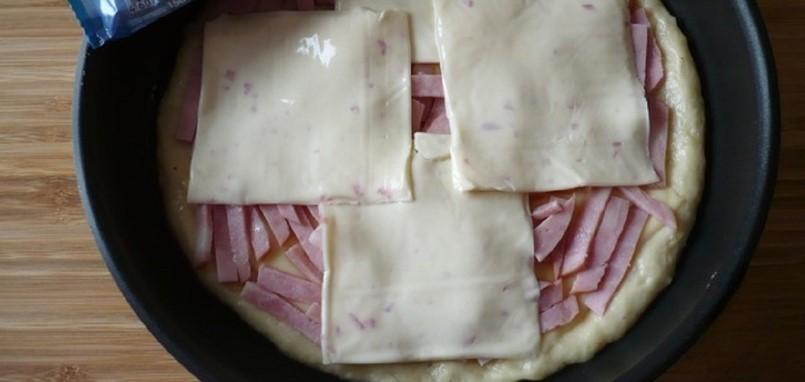 Картопляний коржик з сиром і шинкою на сковороді