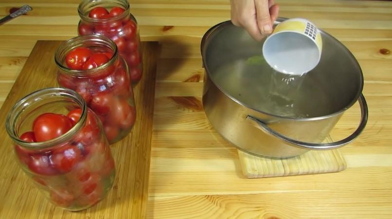 Солодкі мариновані помідори на зиму