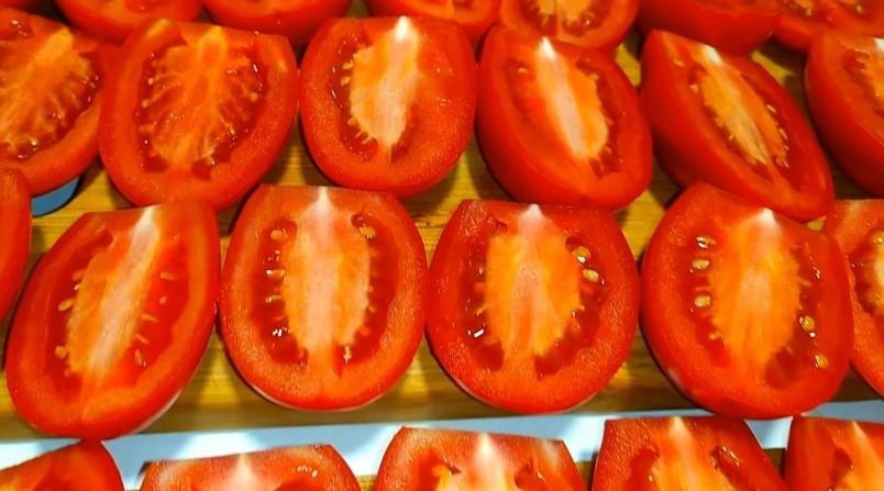 Мариновані помідори половинками на зиму