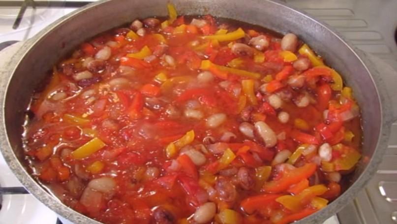Квасоля по-монастирськи з овочами на зиму