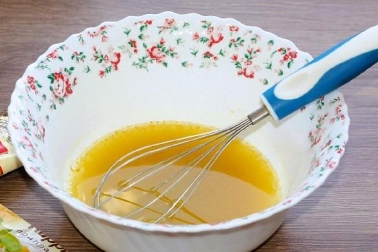 Пряний хліб із цибулею та часником в духовці