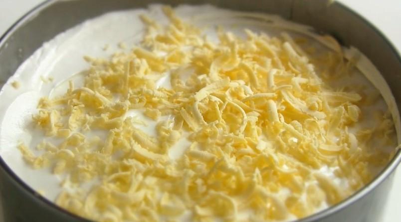 Розсипчастий пиріг з соковитою яблучною начинкою та безе