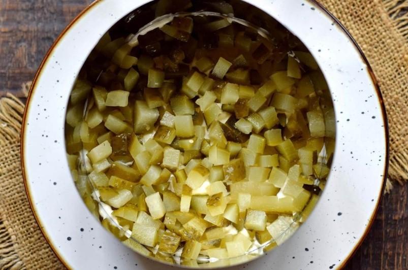 З доступних продуктів: ошатний салат «Монах» з куркою
