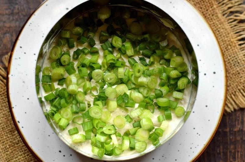 З доступних продуктів: ошатний салат «Монах» з куркою