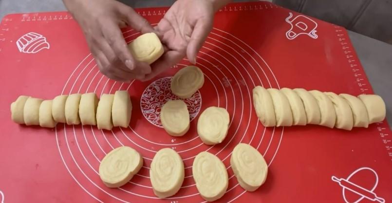 Пишні булочки на кефірі на сковороді
