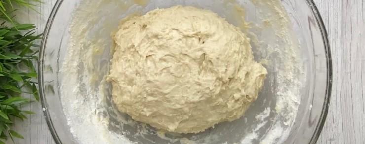 Готую м'які коржі з сирною начинкою. Бюджетний рецепт