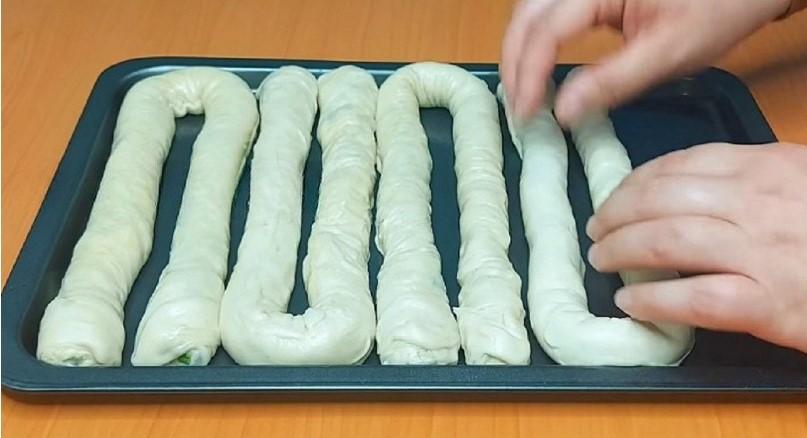 Хрусткі слойки з сиром із простого тіста