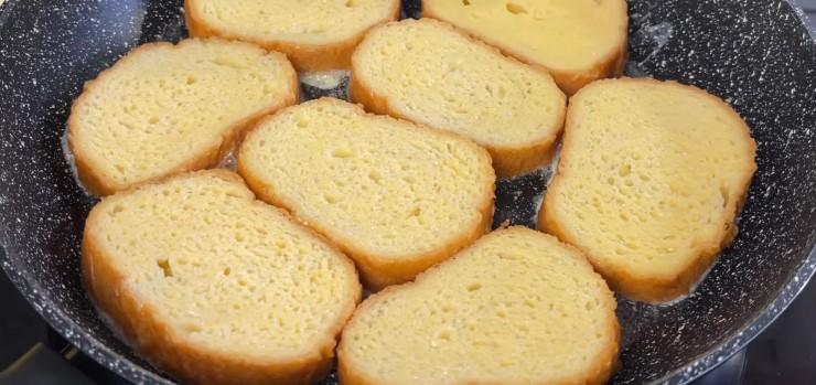 Я черствий хліб ніколи не викидаю: готую піцу на сковороді