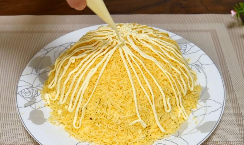 Багатошаровий салат "Сніг" з куркою