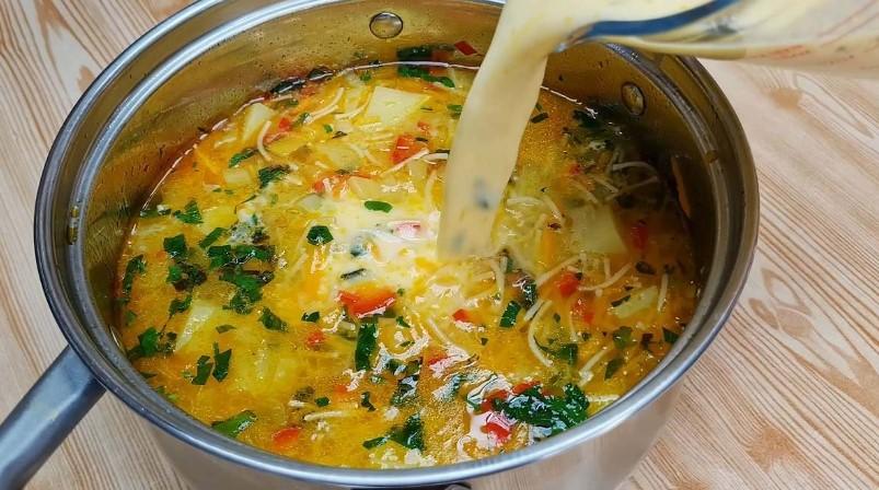 Секрет в заправці! Швидкий овочевий суп з макаронами без м'яса