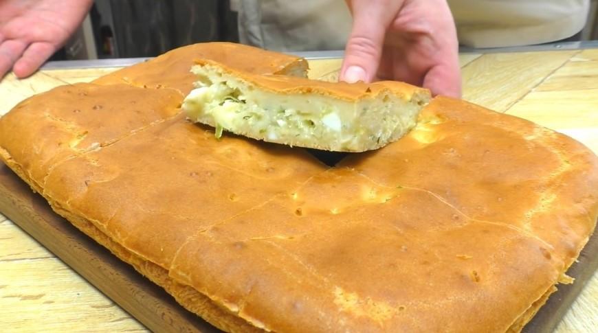 Заливний пиріг на кефірі з капустою та яйцями