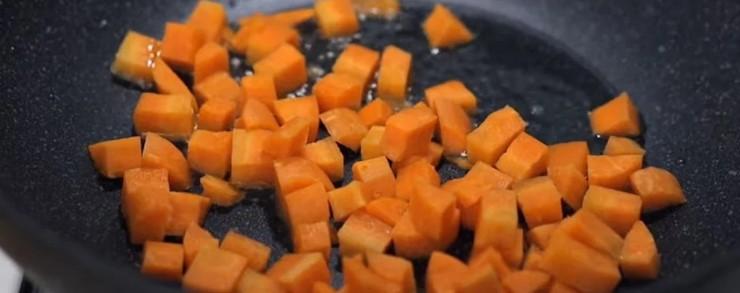 Вечеря «П'ять хвилин»: в одній сковорідці, дуже смачно, та й продукти бюджетні