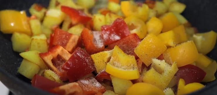 Вечеря «П'ять хвилин»: в одній сковорідці, дуже смачно, та й продукти бюджетні