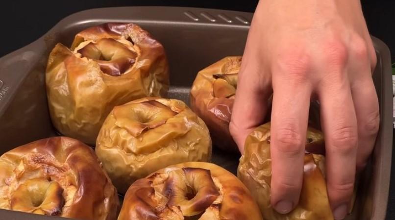 Ніжний яблучний десерт із духовки, який і не порівняти із зефіром