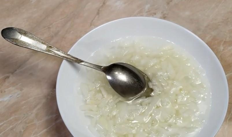 Апетитний салат з куркою та чорносливом