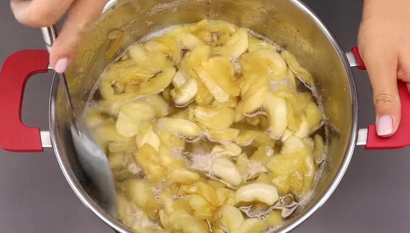 Мов мармелад: яблучні часточки в сиропі на зиму