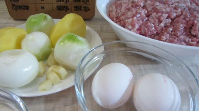 Чому не варто додавати у фарш для котлет ціле яйце