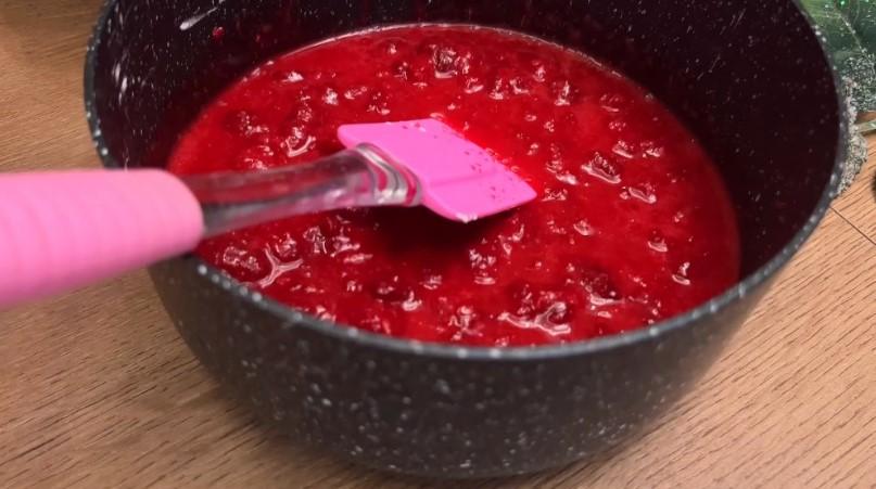 Десерт із замороженою малиною: рецепт без випічки