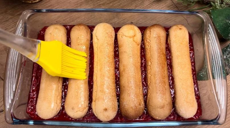 Десерт із замороженою малиною: рецепт без випічки