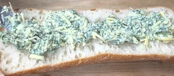 Цей часниковий хліб просто чудовий: швидкий перекус із мінімуму продуктів