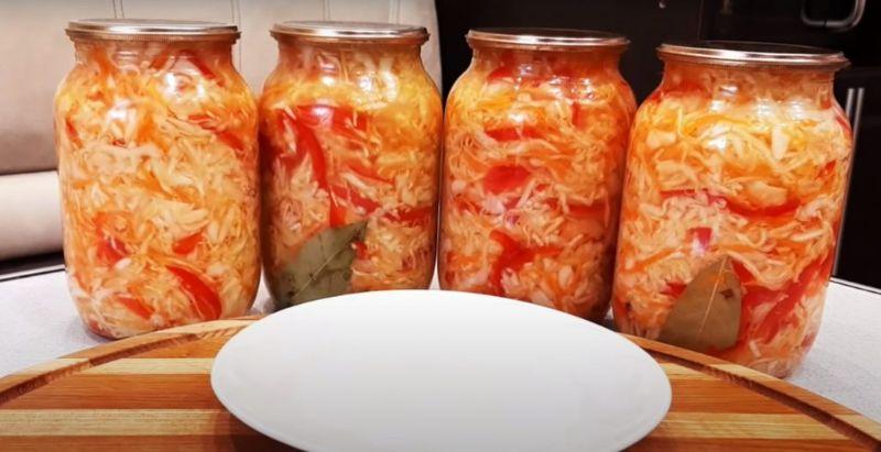 Салат до картоплі взимку. Консервована маринована капуста
