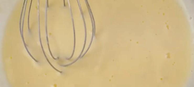 Багато начинки, тісто на кефірі та без дріжджів: рибний заливний пиріг