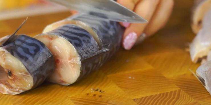 Скумбрію мариную тільки так, і ніяк інакше: просто, без клопоту і дуже смачно