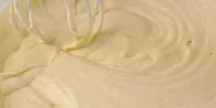 Багато начинки, тісто на кефірі та без дріжджів: рибний заливний пиріг