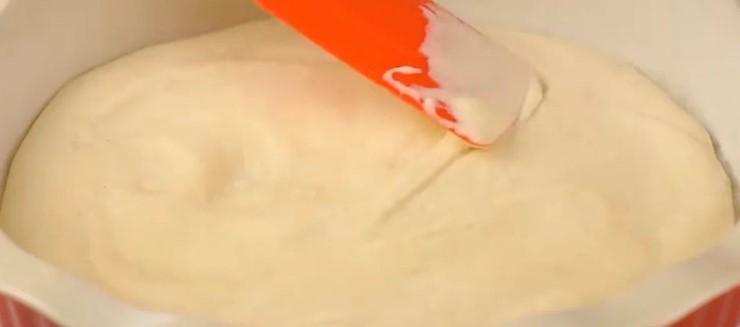 Багато начинки, тісто на кефірі та без дріжджів: рибний заливний пиріг