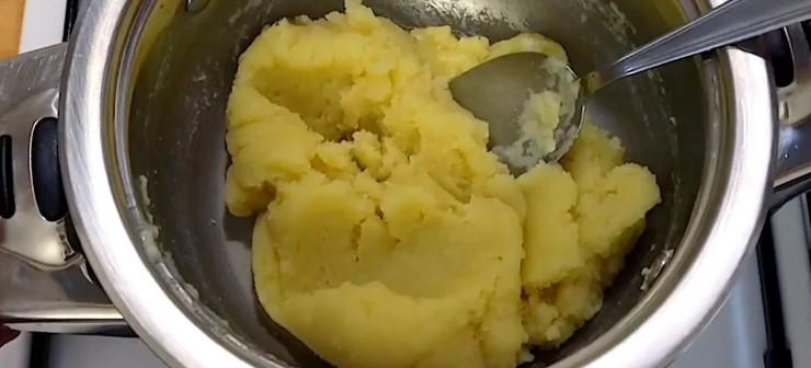 Раніше думала, що це складно, поки сама не приготувала: тістечка із заварним кремом