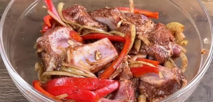 Мало хто так готує свинячі реберця, а дарма: просто, без проблем і смачно дуже