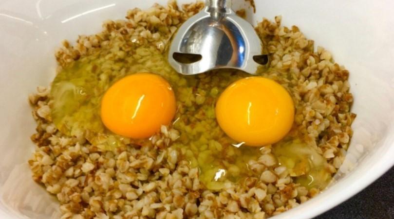 Свіжа ідея! Апетитні оладки з гречки за 20 хвилин