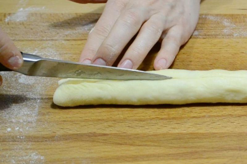 Булочки з родзинками та апельсиновою глазур'ю