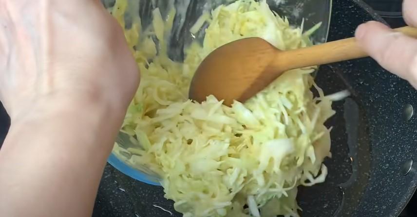 Капуста та 2 яйця. Рецепт смачної вечері із простих продуктів