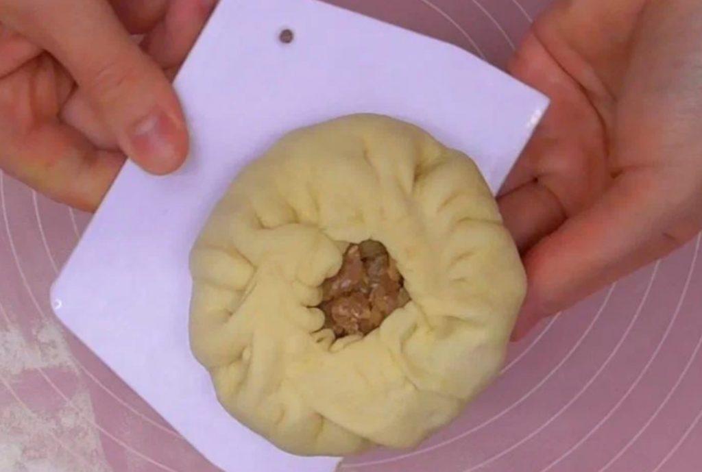Біляші з м'ясом в духовці. М'які та соковиті