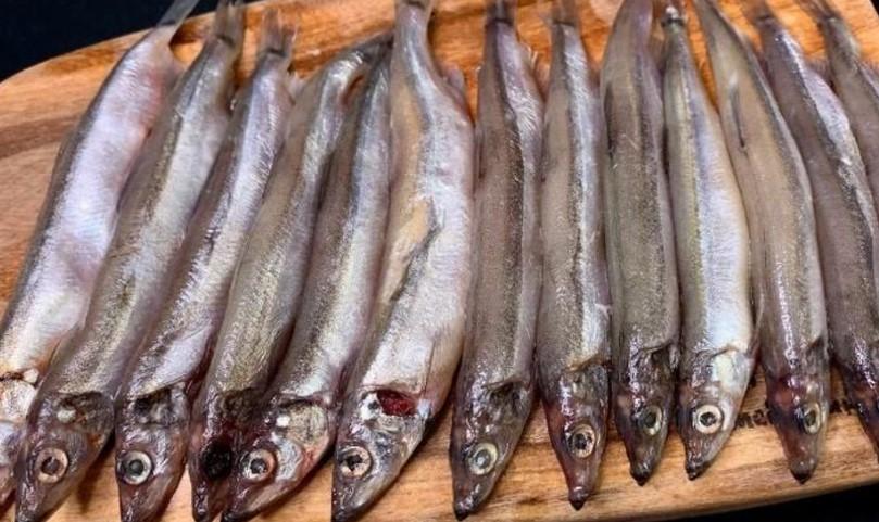Відмінна закуска: ароматна мойва в томатному соусі
