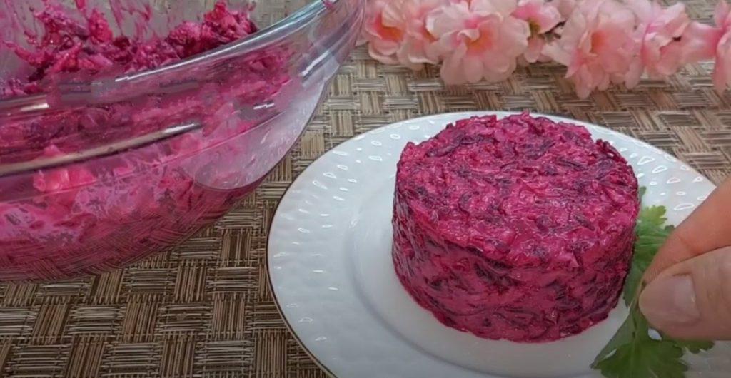 Готується швидко, з'їдається ще швидше! Салат з буряка на кожен день