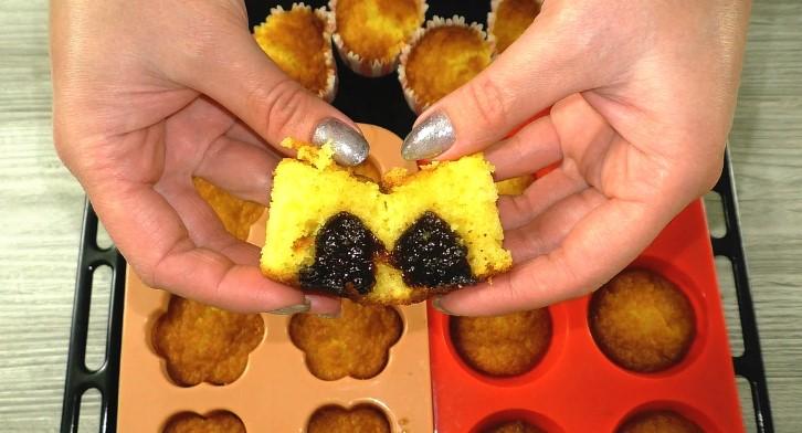 Випікання до чаю з доступних продуктів. Повітряні кекси: ніжні та прості