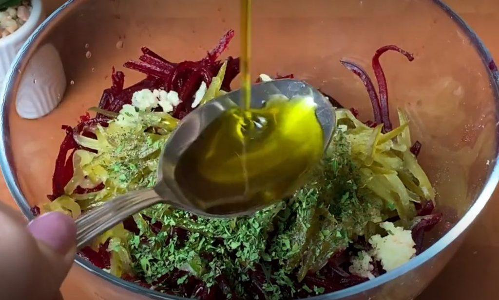 Буряк та солоні огірки. Готую приголомшливий салат із простих продуктів