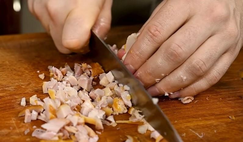 Несолодкий закусочний торт з грибами та куркою