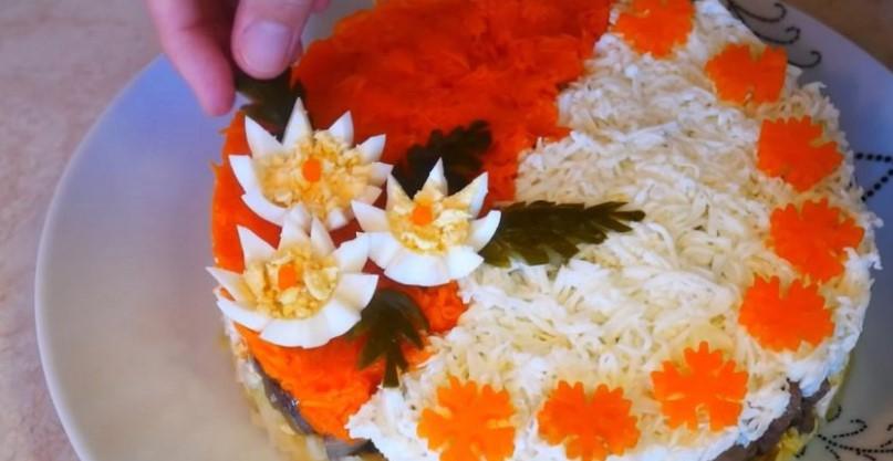 Торт з курячої печінки з морквою та картоплею