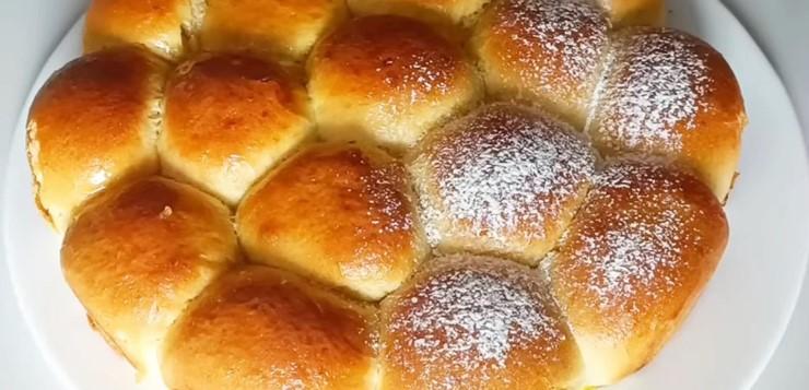 Випікаю кожні вихідні, вся родина обожнює: булочки м'які як пух