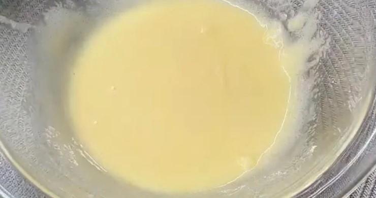 Я беру найпростіші продукти і готую смачну випічку до чаю