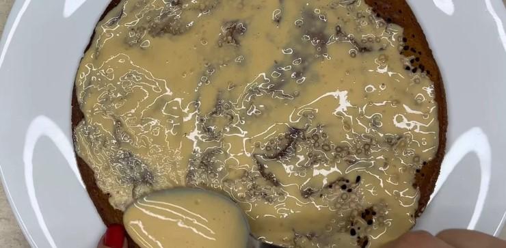 Медовий торт на сковороді без розкачування тіста. Ну дуже смачний