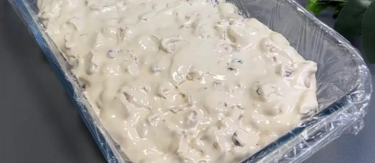 Смачний десерт до чаю із простих продуктів
