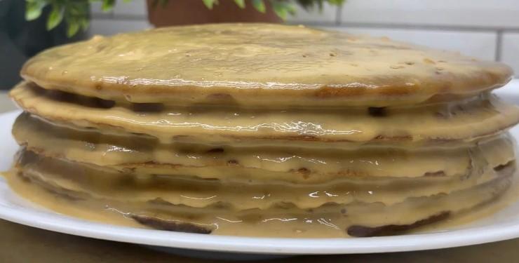 Медовий торт на сковороді без розкачування тіста. Ну дуже смачний