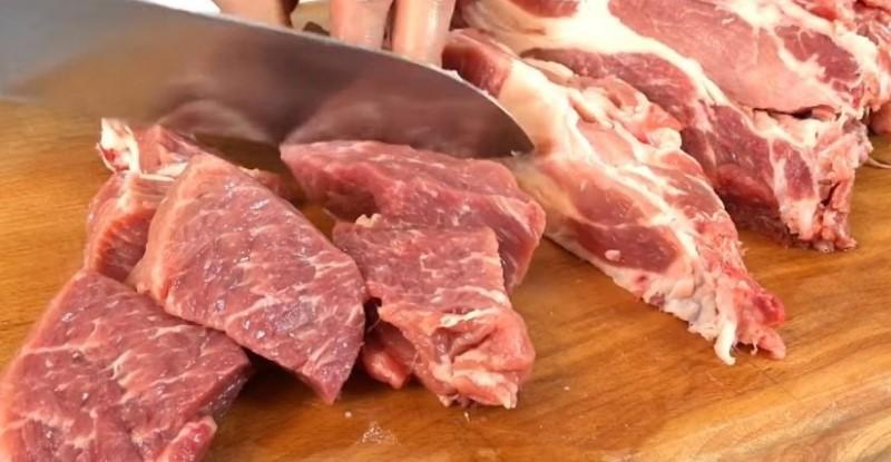 Свинячий шашлик у рукаві для запікання